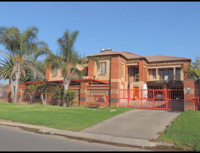 13 BEDROOM HOUSE FOR SALE IN BIRCH ACRES
